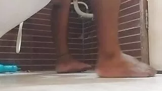 Apne aap ko Khush karne ke liye bathroom mein jakar