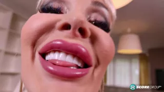 Blondie Bombshell: Sex Bomb Hits Scoreland