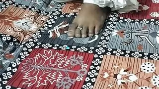 Hot punjaban safed soot me kpde utarakr kri chut ki jam kr chatai chut failake chut chati