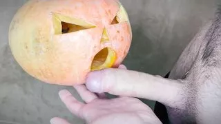Guy fucks pumpkin on Halloween - girlz .pro - alexmilton