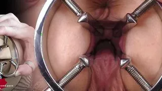 The cunt opener opens the cunt. Until orgasm! Look inside!