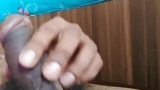 Apni aunty Ko Dekhkar Khud Hi sex karne Lag Gaya room mein