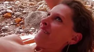 Strand, Sperma im Mund, Freund, Handarbeit, Sex im Freien, Schlampe