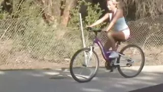 Cum gushes all over this blondes face when she makes her girl cum