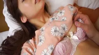 M638G03 Pick up the young wife who is sheltering and bring it to the hotel to blame the sensitive chikubi and silently.