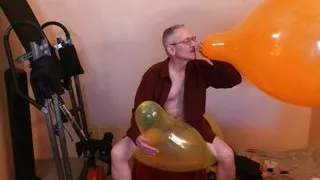 Balloonbanger Video #100 - Sit Pop Giant Balloons  (Reissue)