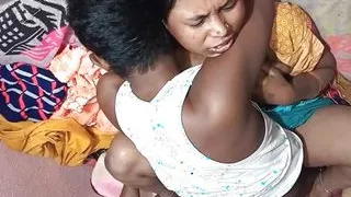 Desi Maida Ko Pelae Kar Di Raat Me Sande Ko