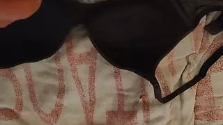 Beautiful black bra filled with sperm nice ejaculation That I took from a girl in the evening in Angers Bra cum