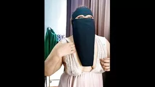 Arab milf with big naturals saggy tits