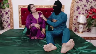 Hot Guy Seduced And Massage Her Step Aunt And He Want Fucks With Him