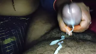 sote hue devar ka Lund choos ke haath se hilaakar cum nikala