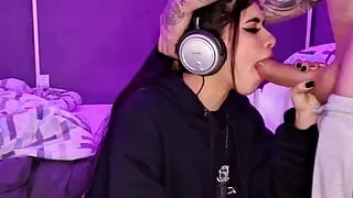 I gave my huge cock to this gamer girl so she could play