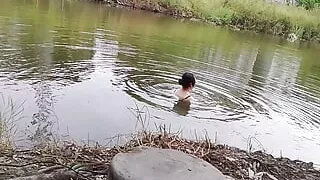 FN068 Bathing in a warm park Drink with a happy atmosphere