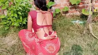 Farmers Wife Working In Opne Field Showing Big Ass And Giving Pussy Painful Sex In Hindi
