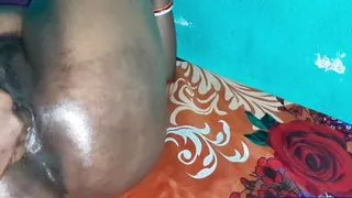 Indian desi devar ne hot bhabhi ko tel lagakar malish karke chudai ka roamance chudai