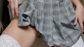 Shaking my big ass and sticking my fingers in my pussy after music