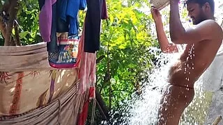 This boy does not have a girlfriend, there is no one at home, so while taking bath in the afternoon, he bent over shook penis.