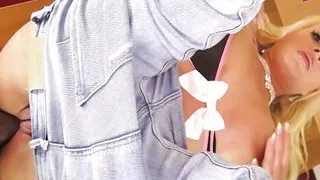 German amateur Gym girl get anal fuck in solarium POV