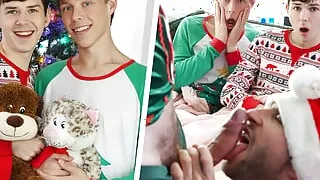 BFFS Dakota And Danny Stay On The Couch On Christmas Eve Expecting To See Santa &Their Gifts Tonight