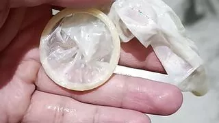 Muth maarne ke baad condom me hi cumshot