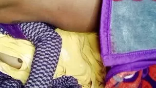 Tamil sister-in-law was taken under the quilt and fucked hard.