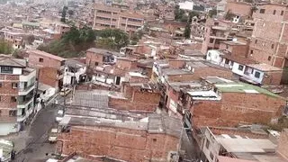 friend invites me to her house in the Colombian favelas