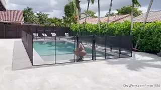 Latina mit Riesenbrüsten und Tattooarsch gefickt