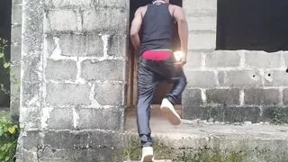 Amateur Black Ebony Gave a Stranger Backyard Quick Fuck and Got Dominated