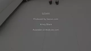 Interracial Gangbang mit brünetter Schlampe