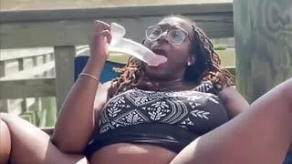 Nookiescookies Fucked Her Pussy on a Fishing Pier