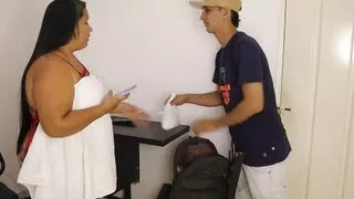 Girl asks for a home address and has no money to pay and fucks the home attendant