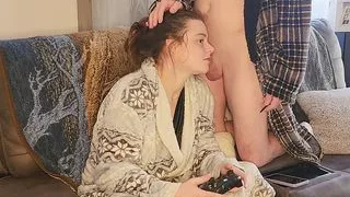 Facefuck while gaming