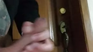 I risk being discovered by my neighbors and I jerk off without pants on the stairs