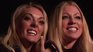 Two Hot Blondes Kiss While Lucky Guy Hardcore Smashing Their Juicy Asses