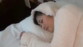 Uncensored Gonzo cum shot in a cute Japanese beauty blowjob and shaved bread