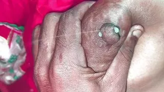 Master sahab ne apne student ko apne Ghar pe bulake uski doodh nikal ke apne room me khub pela teacher student ki hard chudai