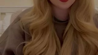 Vends-ta-culotte - Sexy young dominatrix giving you orders to humiliate you