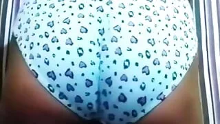 Sri Lankan Girl Show Her Big Boobs