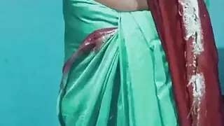 Wear green saree in dressing