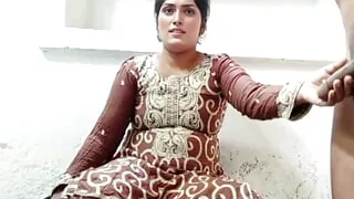 Phar phar dy meri gand My friend's mother came to my house and I was going to take a bath. The tower fell from my hand sex puss