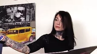 Hot secretary Refen shows off her nylon-covered legs and feet