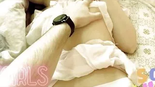 Russian bitch stood in cancer on the bed to change the guy