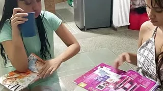 HOW RICH SUCKS MY TITS! I invited my friend to watch Netflix and she gave me tongue in cheek.