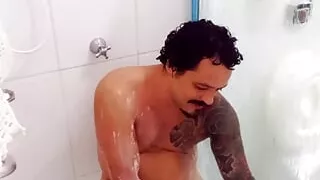 Xanvaskas taking a shower