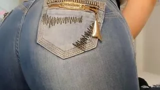 Emanuelly Raquel Dirty Talking in Tight Jeans