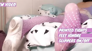 Printed tights feet ignore teaser