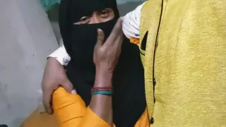 Desi Bhabhi Ko Morning Me Sote Huye Masti Chdha Kar Chod Diya