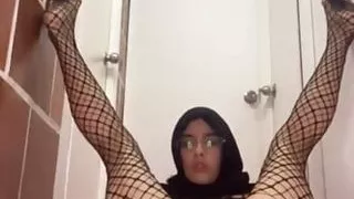 Arab with very hairy vagina, expands her anus and fucks on all fours