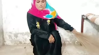 Ghar k malik ne kya larki k sath galat kam The owner of the house told the girl that if you do not do my work then I will throw