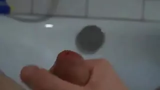 Jerked off in the tub and cum fountain